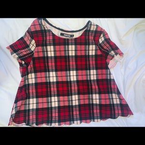 cropped scallop edge top